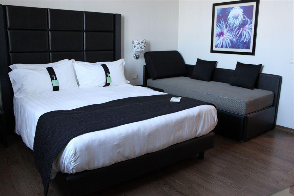 Holiday Inn Genoa City By Ihg Exteriér fotografie